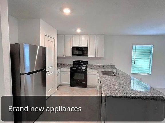 5th image of 913 Sourgum St