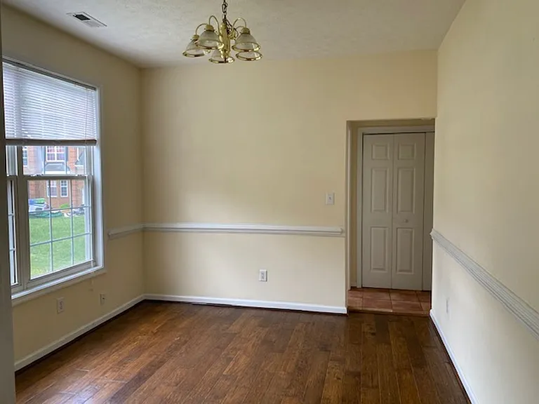 6108 Shrewsbury Sq — Photo 3