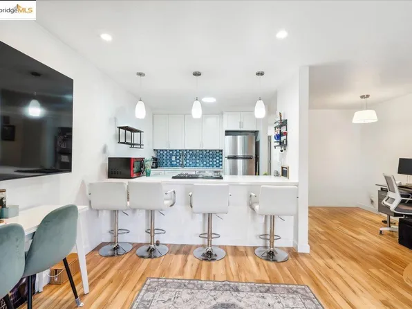 5 Embarcadero W APT 130, Oakland, CA 94607