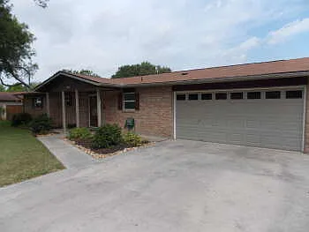 1309 Azalea Ln — Photo 3
