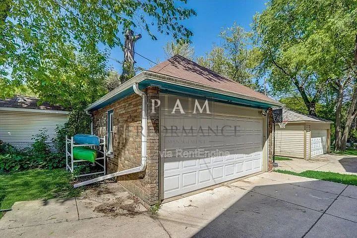 6628 W Lloyd St — Photo 16