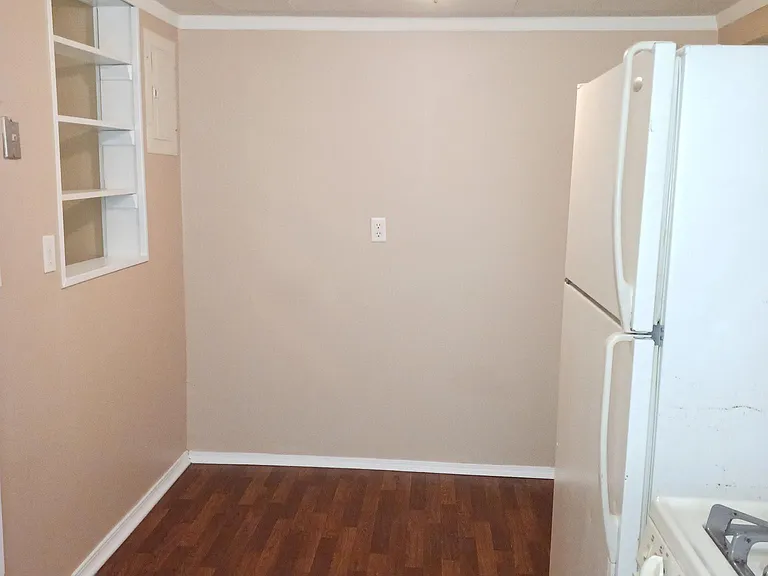132 1/2 Maple St — Photo 4