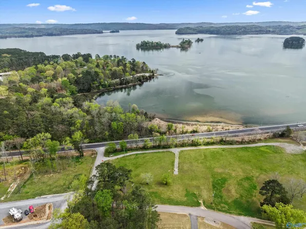 3 Adventure Rd, Guntersville, AL 35976