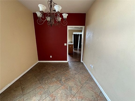 5th image of 491 Hydrangea Ct