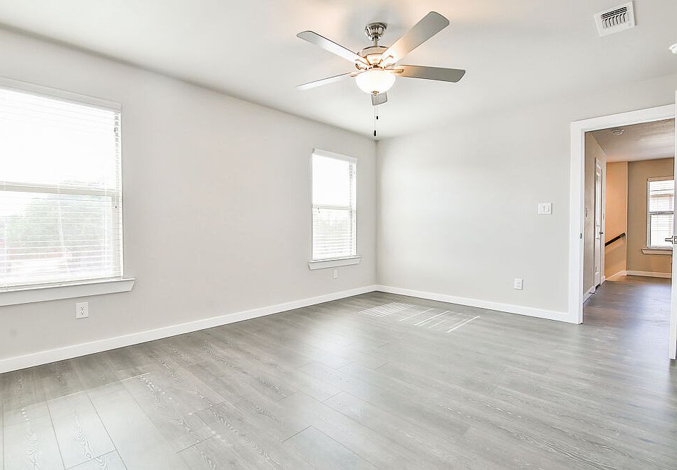 1st image of 219 Lake Ct