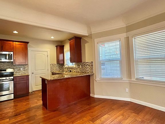 5th image of 659 39th St