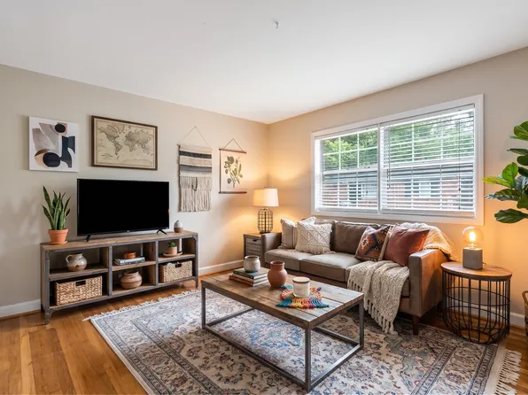314 W Lebanon Ave #6, Elon, NC 27244