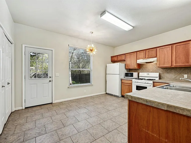 2412 Allred Dr #A — Photo 10