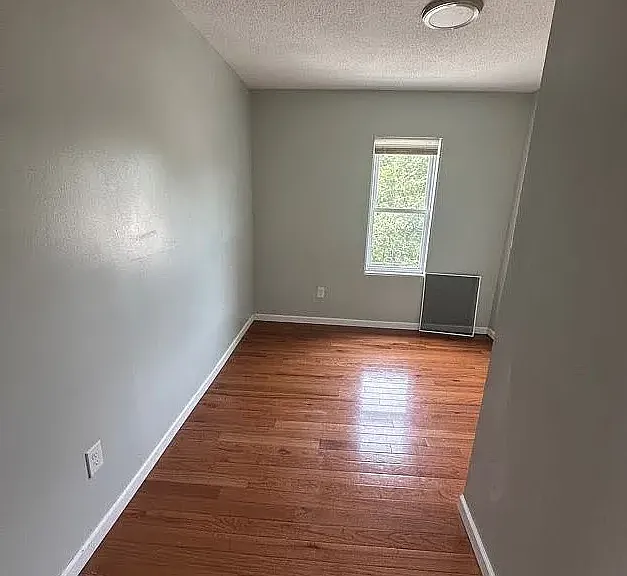 842 Congress Ave #3 — Photo 8