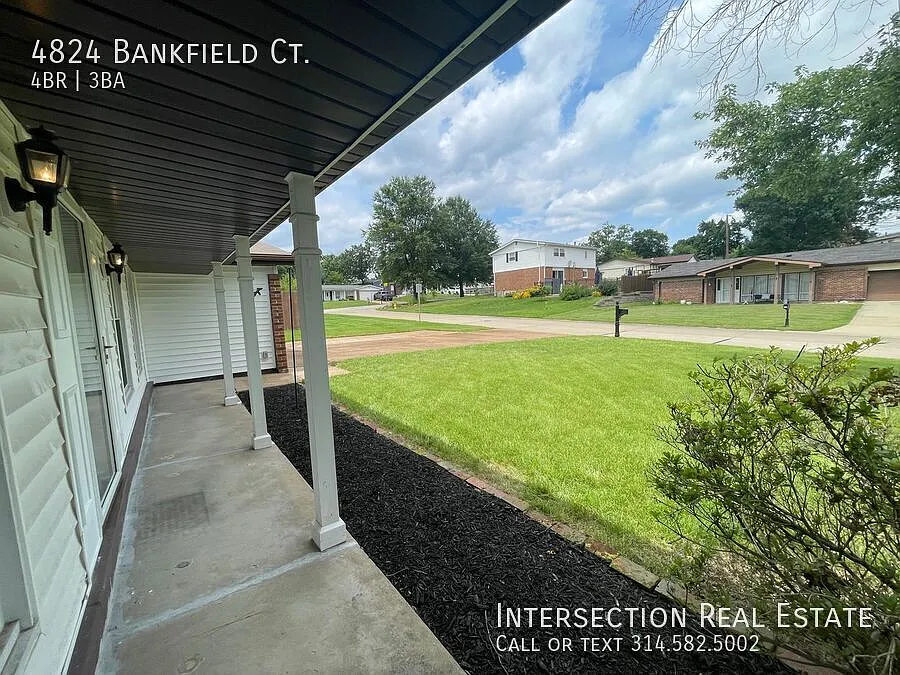 Stunning and Spacious 4Bed/3Bath Home w/Finished Basement and 2 Car Garage — Photo 4