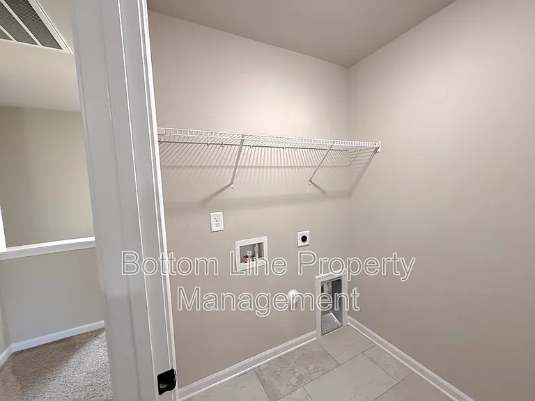 9016 Stoney Waters Ct — Photo 11