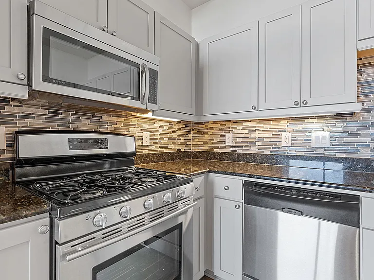 800 W 5th St #702 — Photo 7