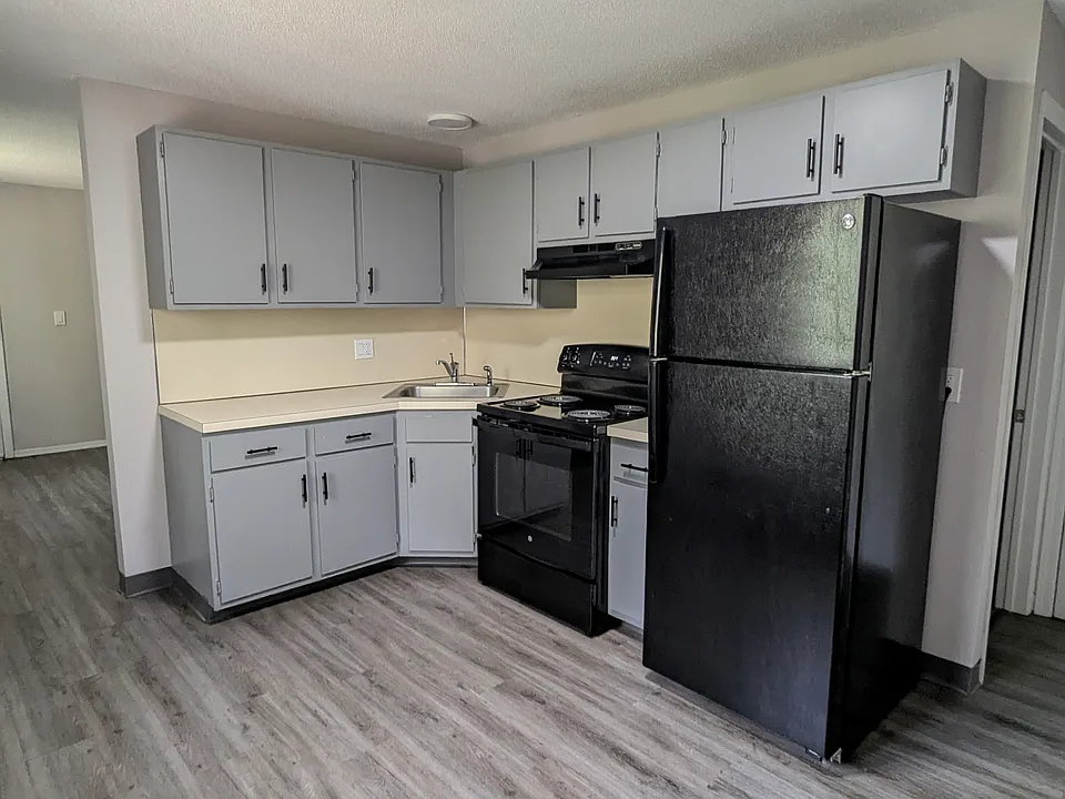 76 Sherman Ave #12