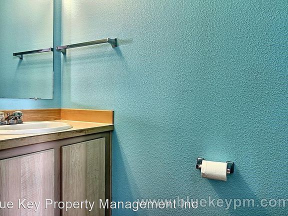 5th image of 4000 NE 109th Ave Unit 220