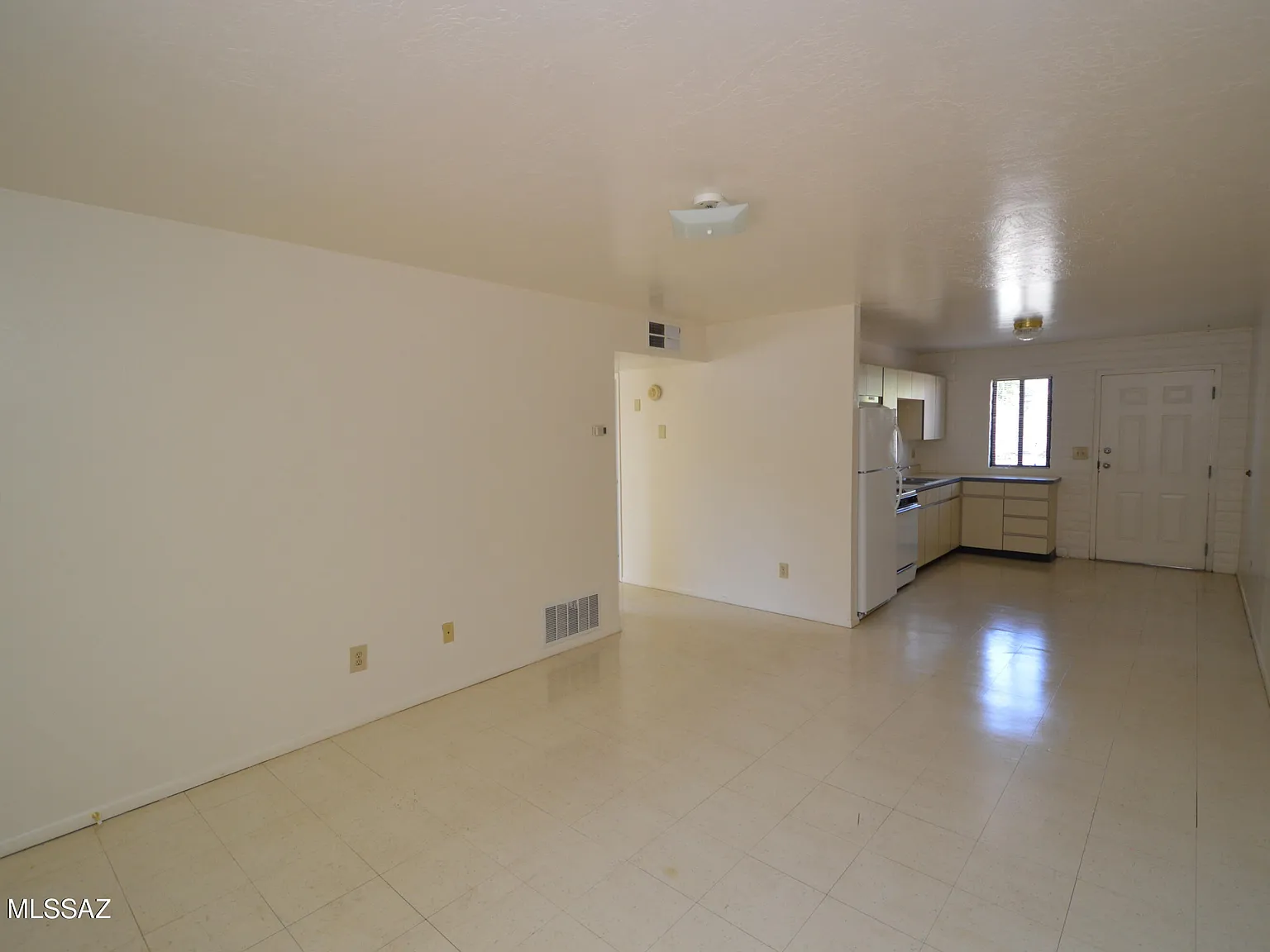2 bed, 1.0 bath, 868 sqft, $995 — Photo 3