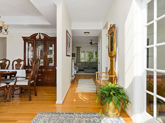 4th image of 105 N Cedarbluff Ct