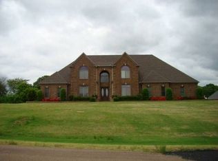 1379 Fountain Gate Dr E, Hernando, MS 38632