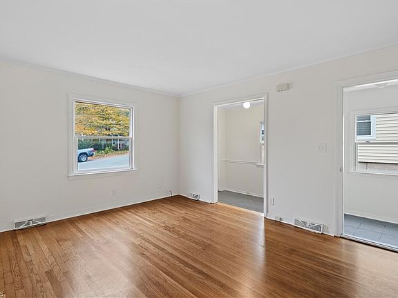 4th image of 2825 Patria St