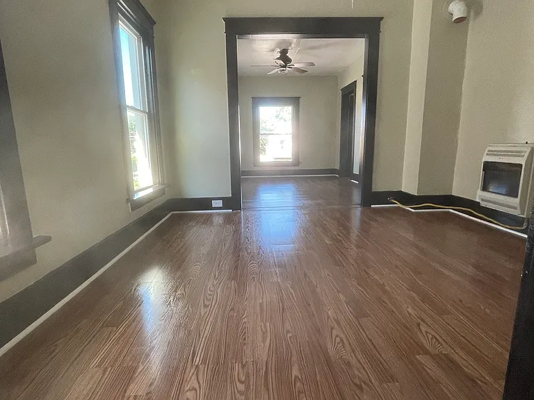 620 Hess Ave — Photo 5