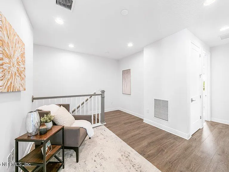 457 Marquesa Cir — Photo 15