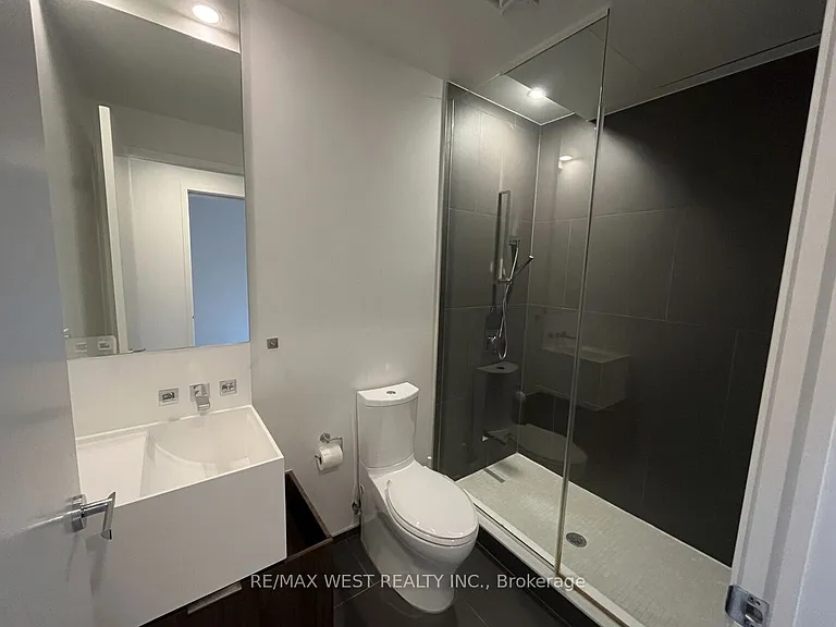 1 Bloor St E #524 — Photo 3