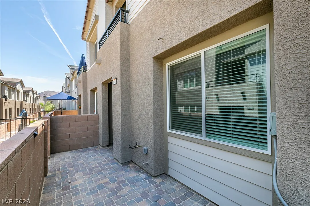3 bed, 2.5 bath, 1784 sqft, $1,950 — Photo 4