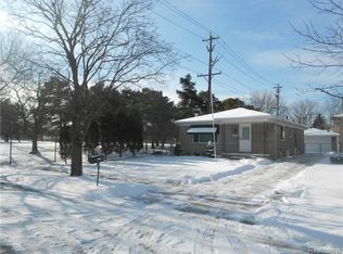 32809 Bennington Ave, Warren, MI 48093