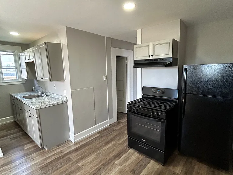 7 Hunting St #3 — Photo 2