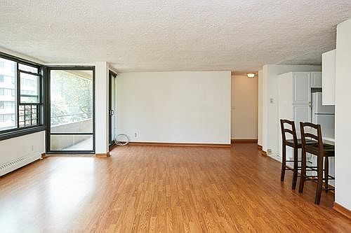4th image of 16210 Powells Cove Blvd