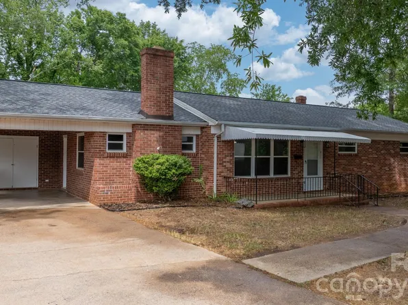 411 20th Ave NE, Hickory, NC 28601