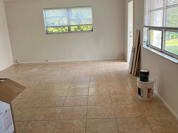 4th image of 546 Holly Dr