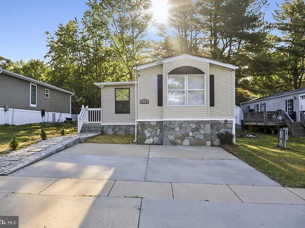 438 Sarah Anne Dr, Lothian, MD 20711