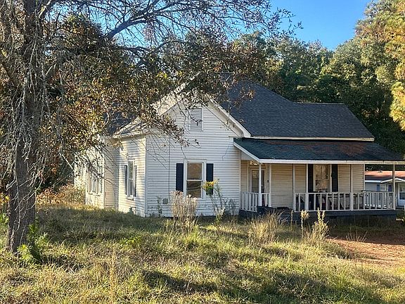 3rd image of 140 Helen Cir SW