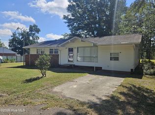 900 E Nicholson Street, Clinton, NC 28328