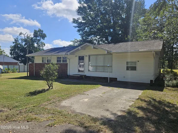 900 E Nicholson Street, Clinton, NC 28328