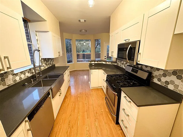 7515 Windrush Dr — Photo 21