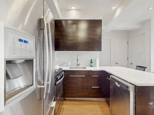 399 East Eighth Street image 4 of 7