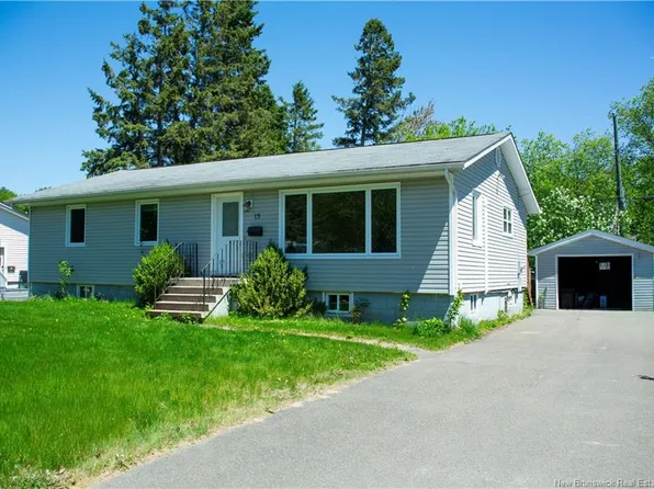 15 Bailey Ave, Fredericton, NB E3A 1H3