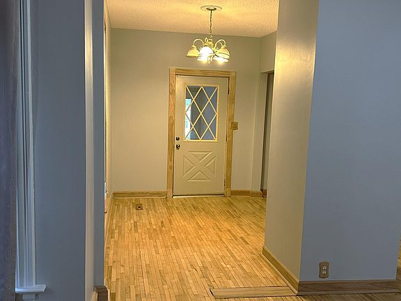 5th image of 823 Juno Ave