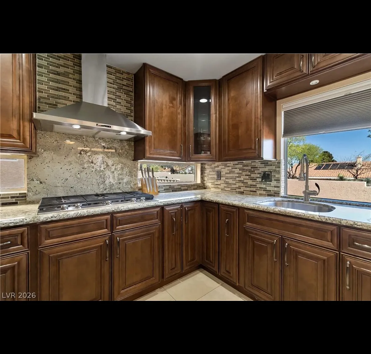 5 bed, 3490 sqft, $3,985 — Photo 3