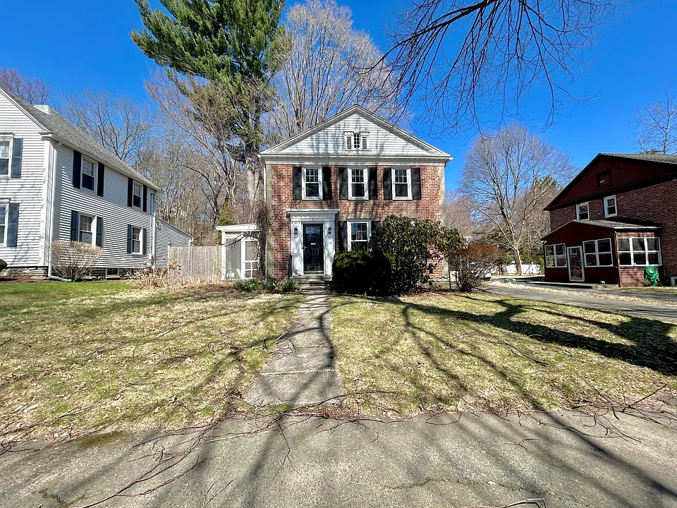 32 Wamsutta Ave