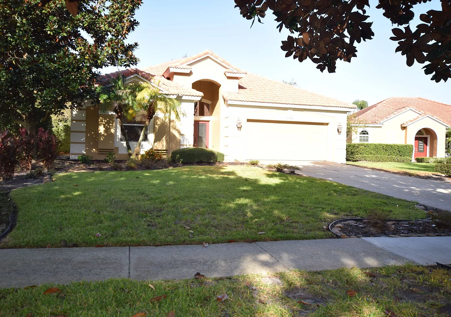 This charming 3-bedroom, 2-bathroom single-family home for rent at 6342 Crestmont Glen Lane — Photo 4