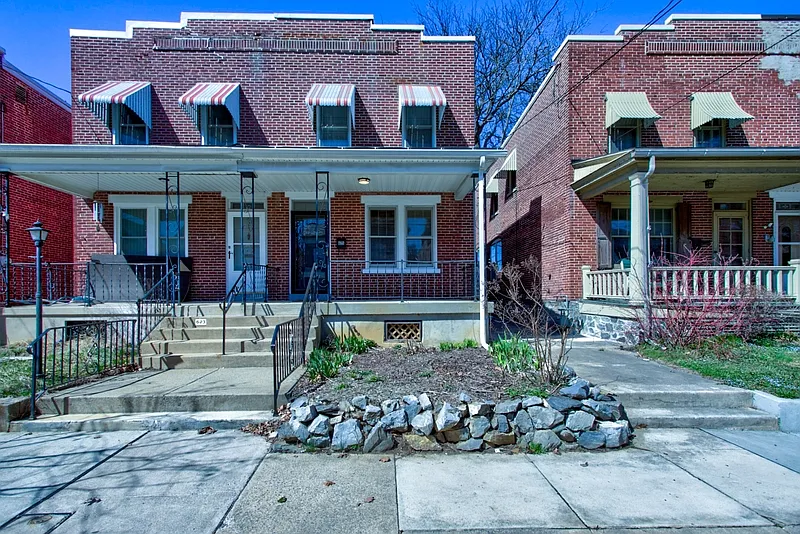 3 bed, 1.5 bath, 1280 sqft, $2,000 — Photo 1