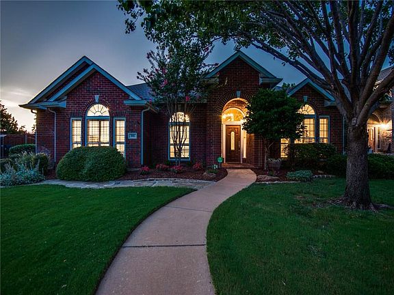 2nd image of 905 Heatherglen Ct