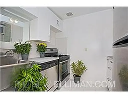 Rented by Douglas Elliman | media 15