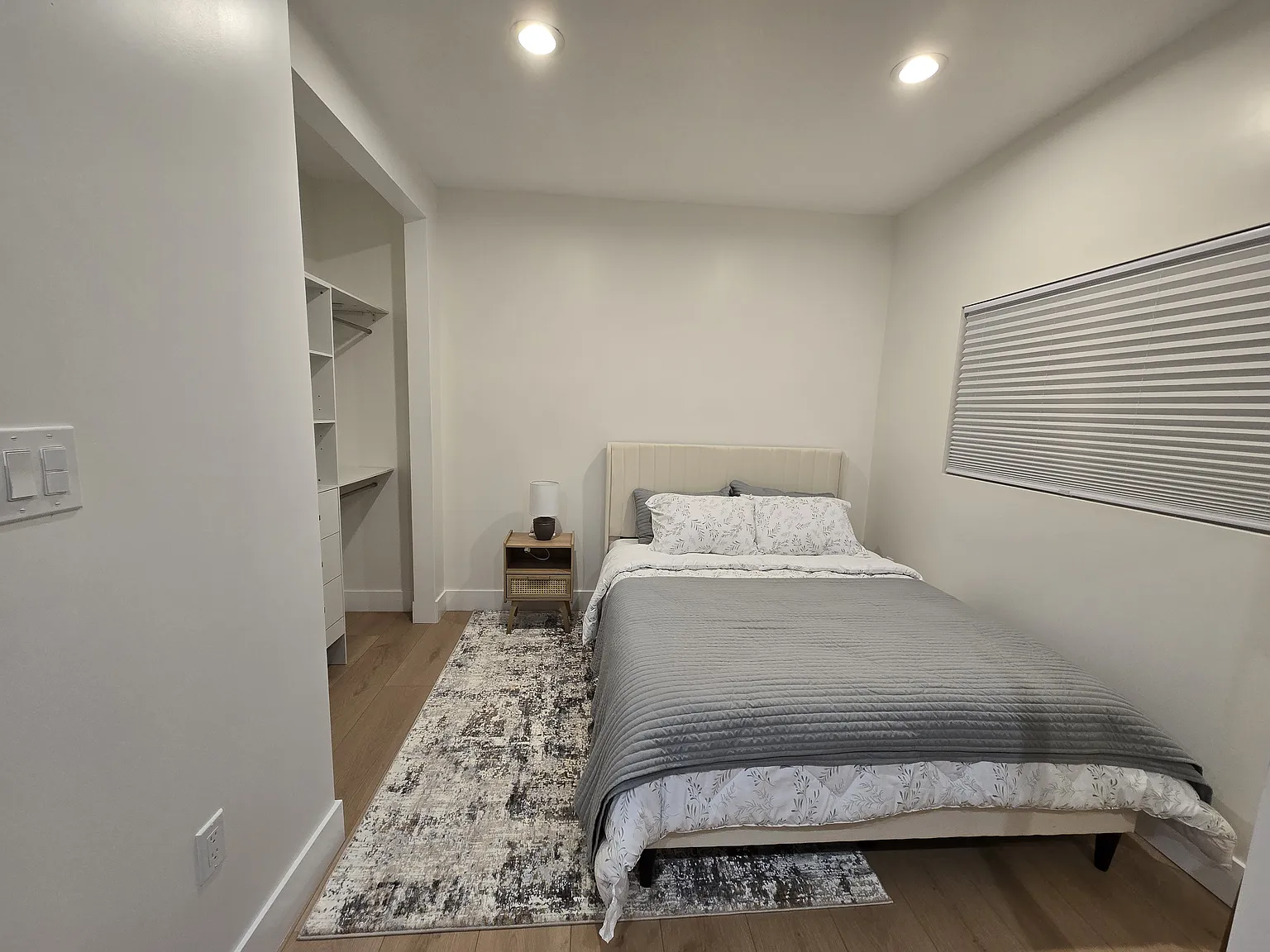 Studio, 300 sqft, $2,300 — Photo 4