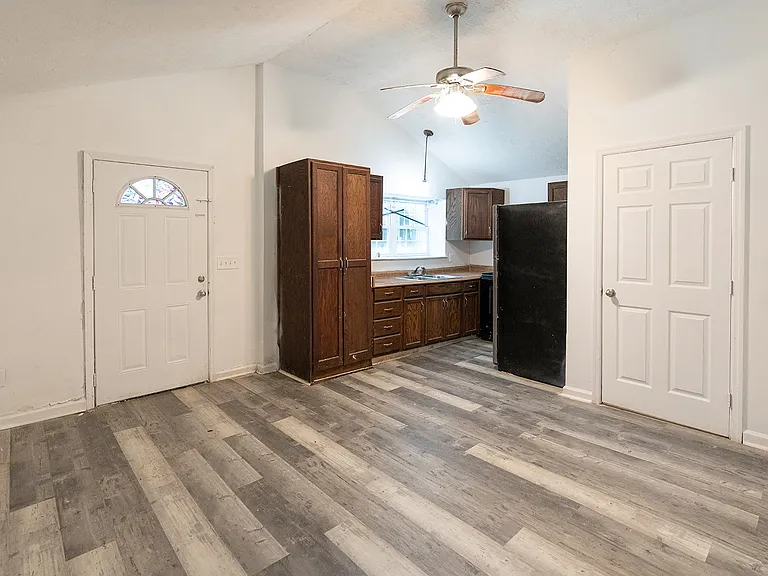 1605 Kirby Ave #B — Photo 9