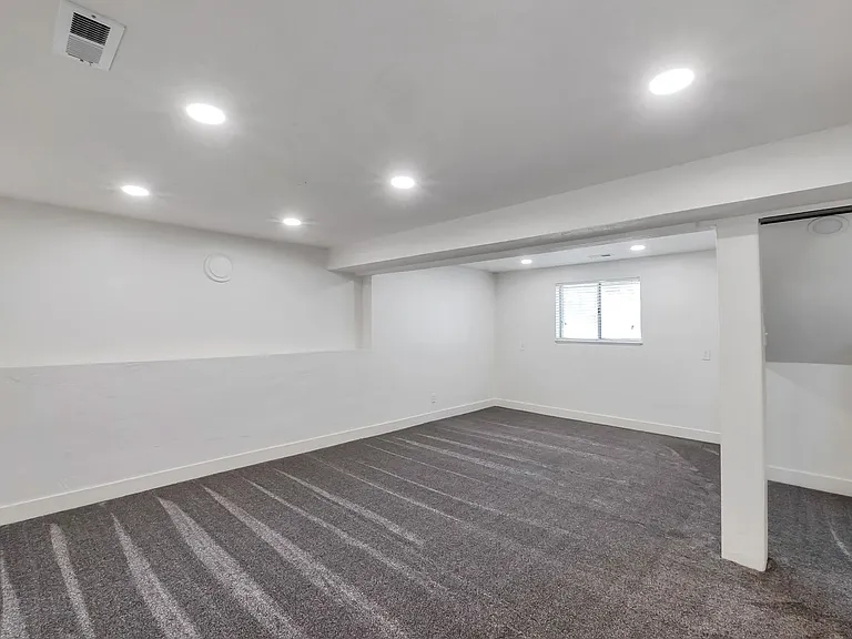 2151 W 300 N — Photo 16