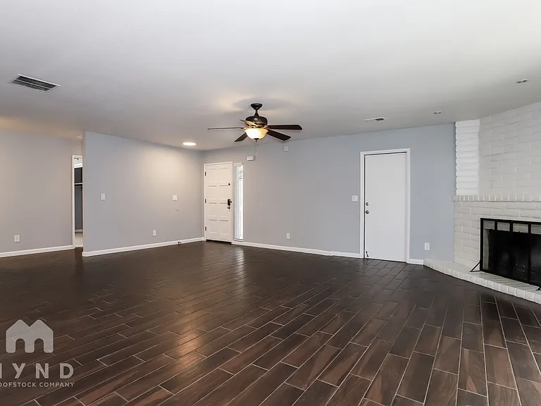 9835 Honey Bear Ln — Photo 6