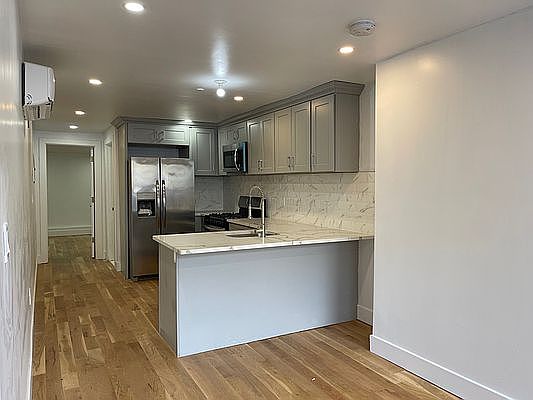 1st image of 2042A Pacific St #1